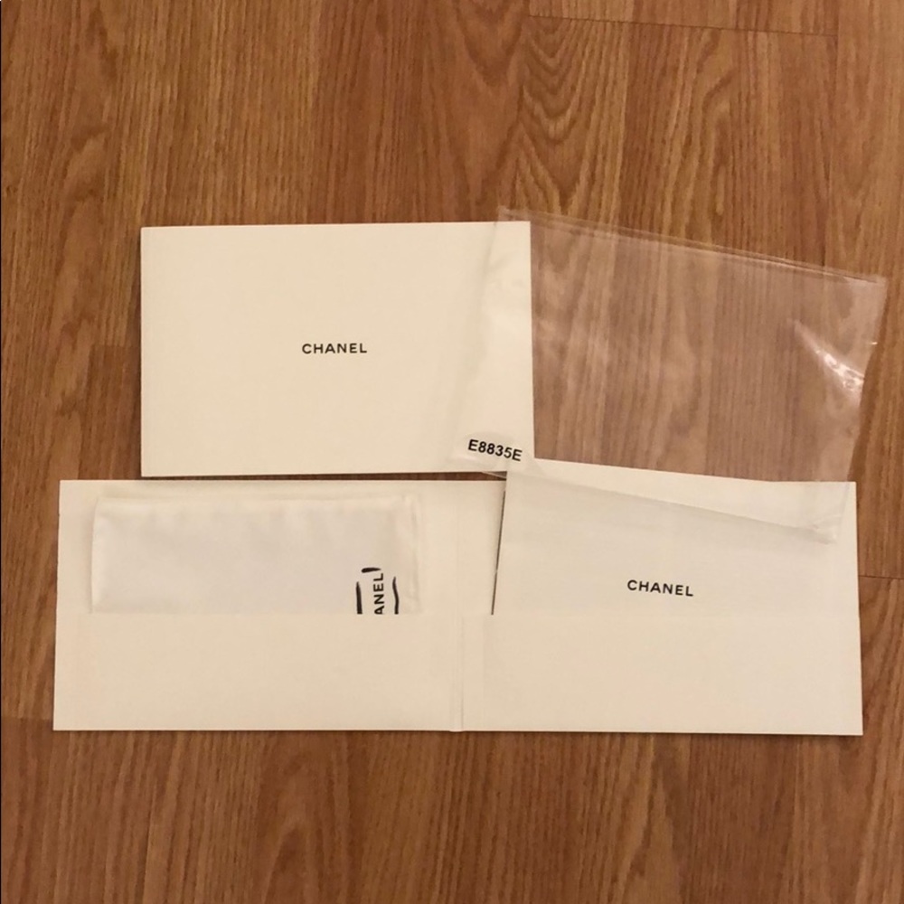 CHANEL booklet  + small size dust bag